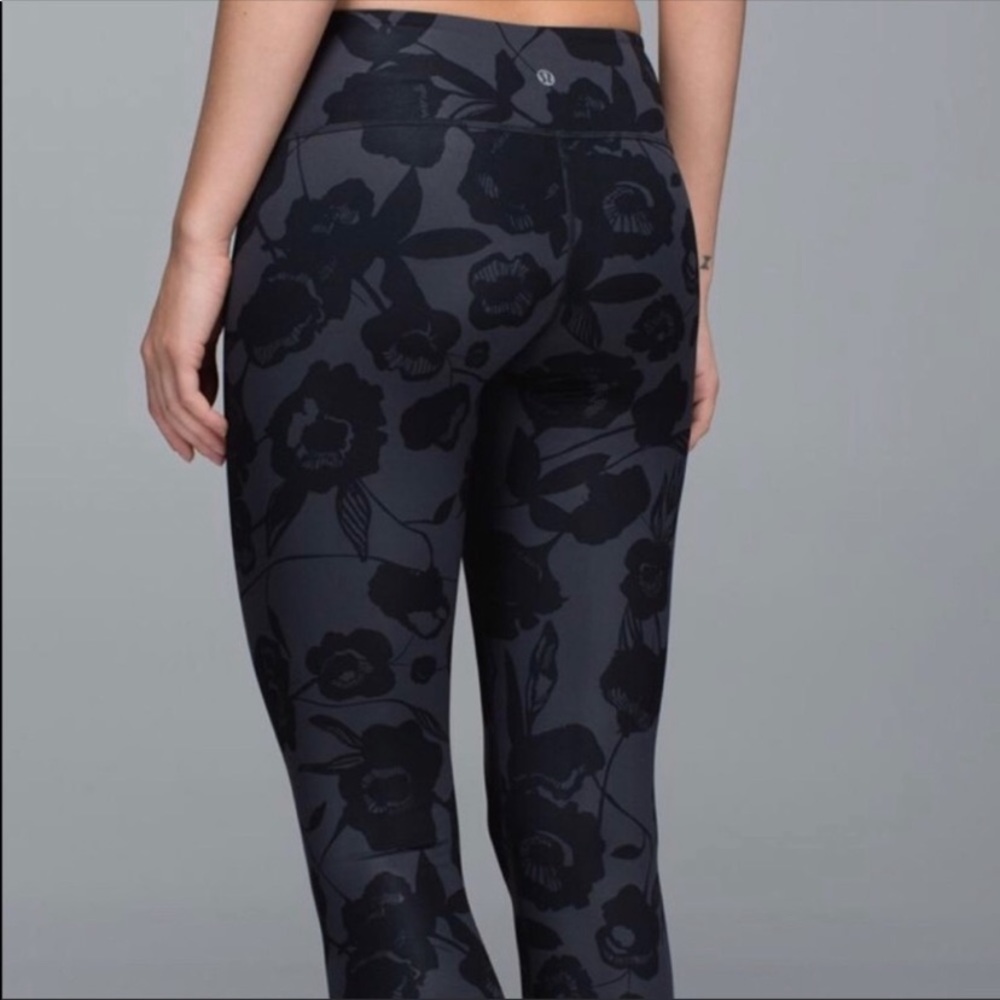 Size 6 wunder under cropped lululemon leggings!